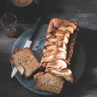 Chlebíček s hruškou a pastinákem