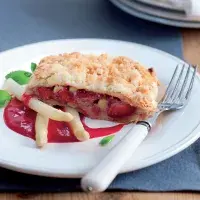 Chřestovo-jahodový závin s rebarborou