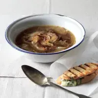 Cibulová polévka a dvojité toustíky Cibulová polévka a dvojité toustíky