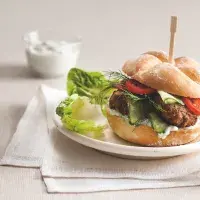 Čočkové karbanátky s jogurtovou omáčkou