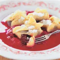 Čokoládové taštičky s malinovou omáčkou