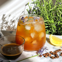 Levandulové espresso tonic