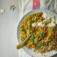 Porce rychlého čočkového kari s kokosem