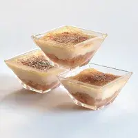 Crème brûlée s brandy a ovocem Crème brûlée s brandy a ovocem