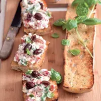 Crostini s dipem z fety