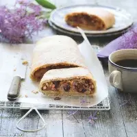 Jablkový štrúdl z jogurtového těsta 