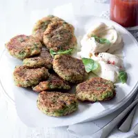 Cuketové placky s čatní a mozzarellou