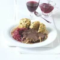 Daňčí kýta se zelím 