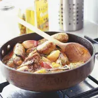 Klobásky v hořčičné omáčce s jablky