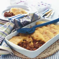 Kořeněný polentovo-masový koláč