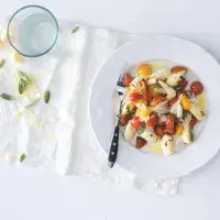 Domácí ricottové noky s rajčátky a šalvějí Domácí ricottové noky s rajčátky a šalvějí