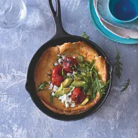 Dutch baby s pečenými rajčátky Dutch baby s pečenými rajčátky