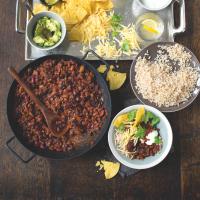 Fazolové chili sin carne s ořechy a čokoládou