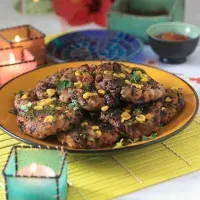 Fazolové placičky s kukuřicí a mexickou omáčkou Fazolové placičky s kukuřicí a mexickou omáčkou