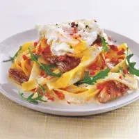 Fettuccine s masem a ztraceným vejcem Fettuccine s masem a ztraceným vejcem