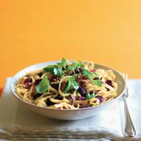 Fettuccine s pestem a sušenými brusinkami