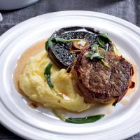 Steak s portobellem a bramborovou kaší