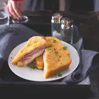 Francouzský toust se sýrem a šunkou