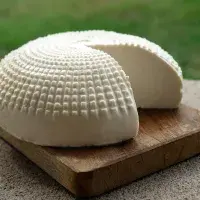 Jak připravit čerstvý domácí sýr ze tří surovin