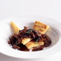 Grilovaná polenta s balzamikovými houbami