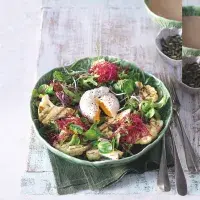 Grilovaný květák se zeleným salátem a tahini zálivkou