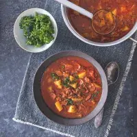 Gulášová polévka s bramborami a vývarem