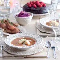 Hovězí consommé Sarah Bernhardt s nočky