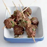 Hovězí karbanátky s fazolkami