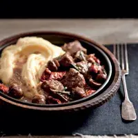 Hovězí maso se sušenými rajčaty a rozmarýnem