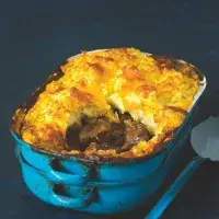 Hovězí ragú s pivem Guinness a čedarovou kaší Hovězí ragú s pivem Guinness a čedarovou kaší