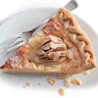 Hruškový páj s mascarpone a mandlemi