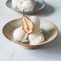 Hruškový sorbet s křupavou hruškou Hruškový sorbet s křupavou hruškou