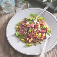 Hovězí carpaccio s nakládanými citrony a kapary