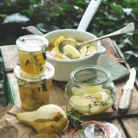 Jablečno-hruškový kompot s bylinkami