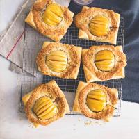 Jablkové řezy frangipane