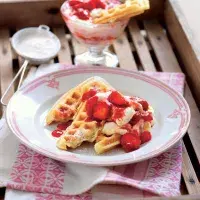 Jahodové vafle s jogurtem