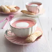 Jahodové cappuccino & domácí piškoty Jahodové cappuccino & domácí piškoty