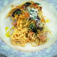 Zapečené špagety s kuřecím masem a houbami