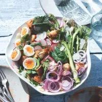 Jarní panzanella s chřestem