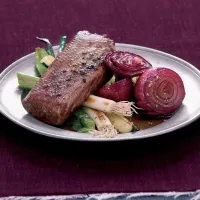 Jehněčí s krustou z javorového sirupu a pepře