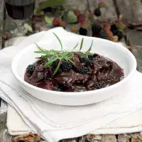 Jelení ragú s ostružinami Jelení ragú s ostružinami