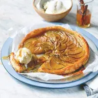 Jablka a listové těsto: Neodolatelné rohlíčky, šátečky, řezy a koláč