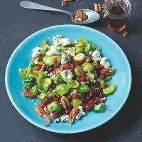 Kapustičky s klikvou, ořechy a modrým sýrem