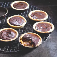 Tartaletky s čokoládou a slaným karamelem Tartaletky s čokoládou a slaným karamelem