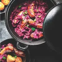 Klobásky v dušeném červeném zelí Klobásky v dušeném červeném zelí