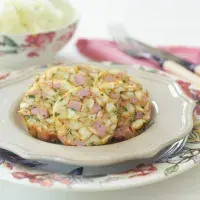 Knedlík v sáčku, podávaný se zelím