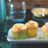 Kokosové cupcaky s mučenkovým krémem