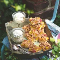 Koláč s broskvemi a mirabelkami