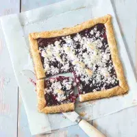 Koláč s džemem a kokosem