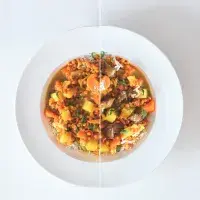 Kořeněný dhal z červené čočky + jehněčí maso Kořeněný dhal z červené čočky + jehněčí maso